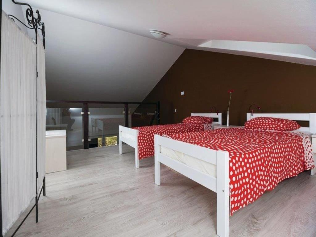 Apartments Grzic Porozina 外观 照片